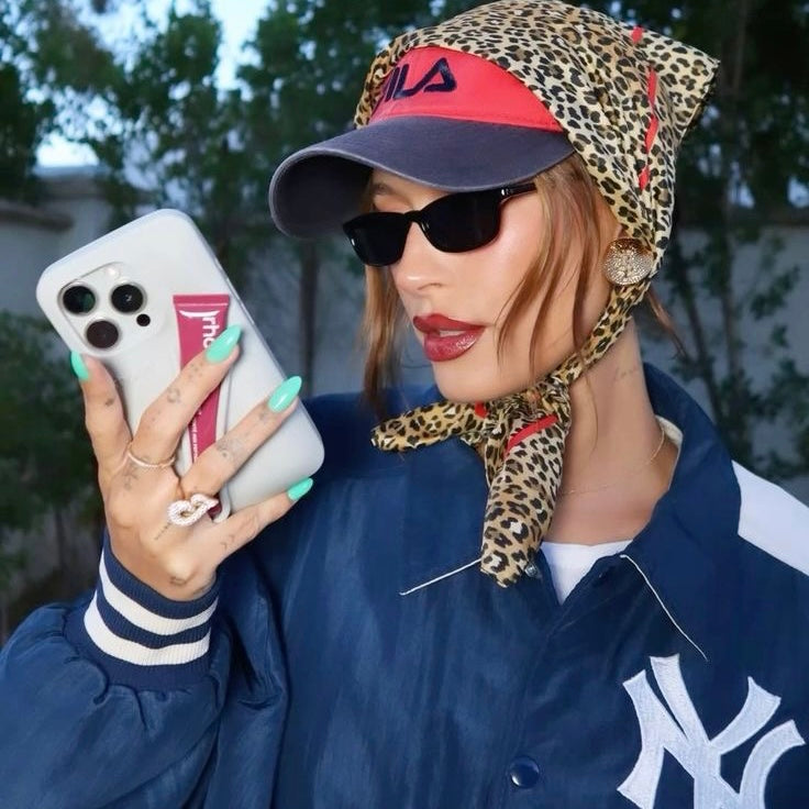 Rhode Lip Case de Hailey Bieber para Iphone - Cinza